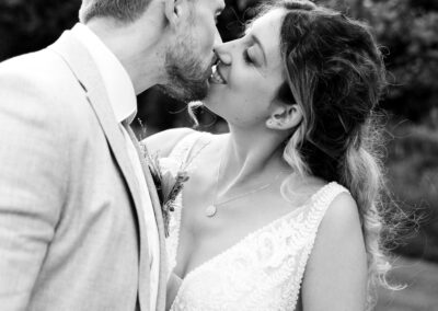 brautpaar küsst sich Hochzeitsfotograf Winterthur