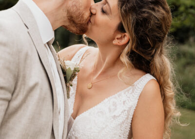 brautpaar küsst sich hochzeit fotos Hochzeitsfotograf Winterthur