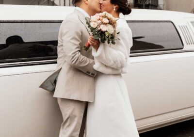Brautpaarshooting mit Limousine Hochzeitsfotograf Bülach